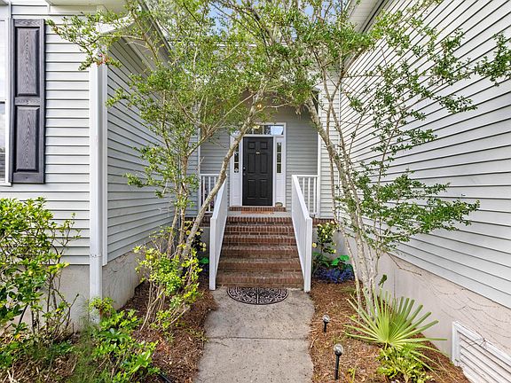 3rd image of 1927 Palmetto Isle Dr
