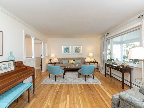 4th image of 132 Hobson Ave