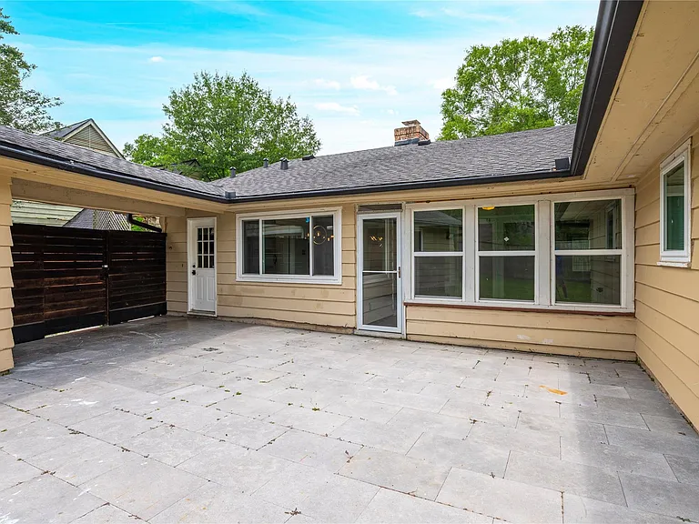 4034 Shady Springs Dr — Photo 31