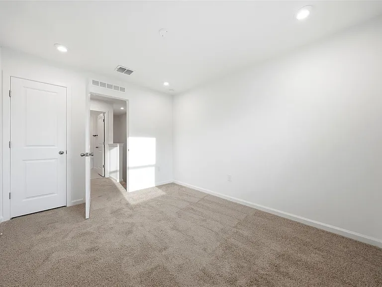 132 Royal Ranch Rd — Photo 14