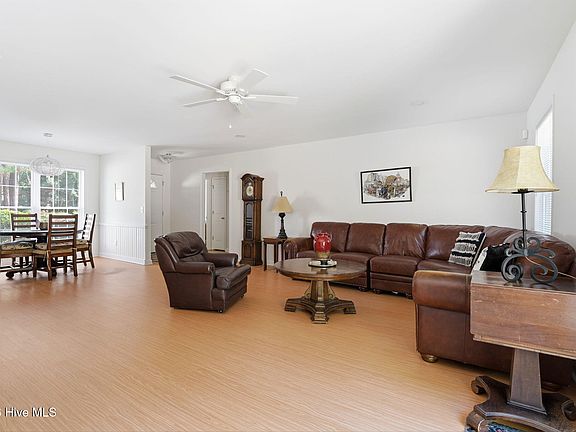 4th image of 244 Firetree Lane