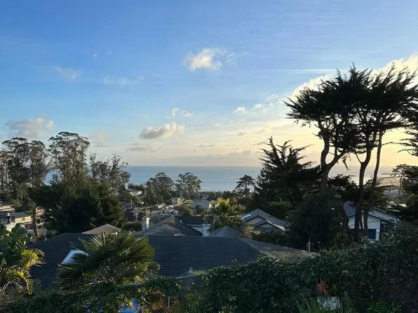 1050 Columbus St, Half Moon Bay, CA 94019