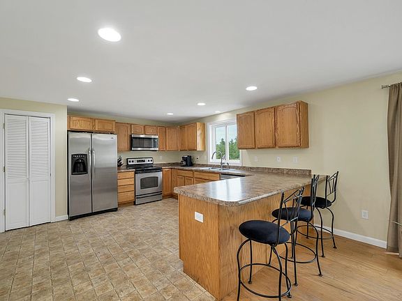 3rd image of 420 Old Rochester Road