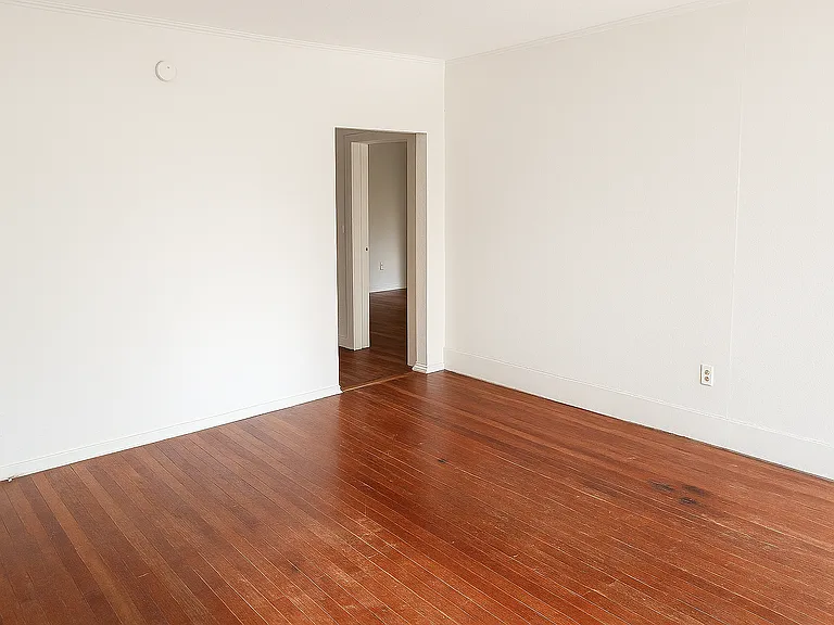 275 Adams St — Photo 4