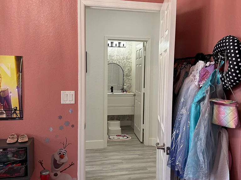 9060 NW 183rd St — Photo 38