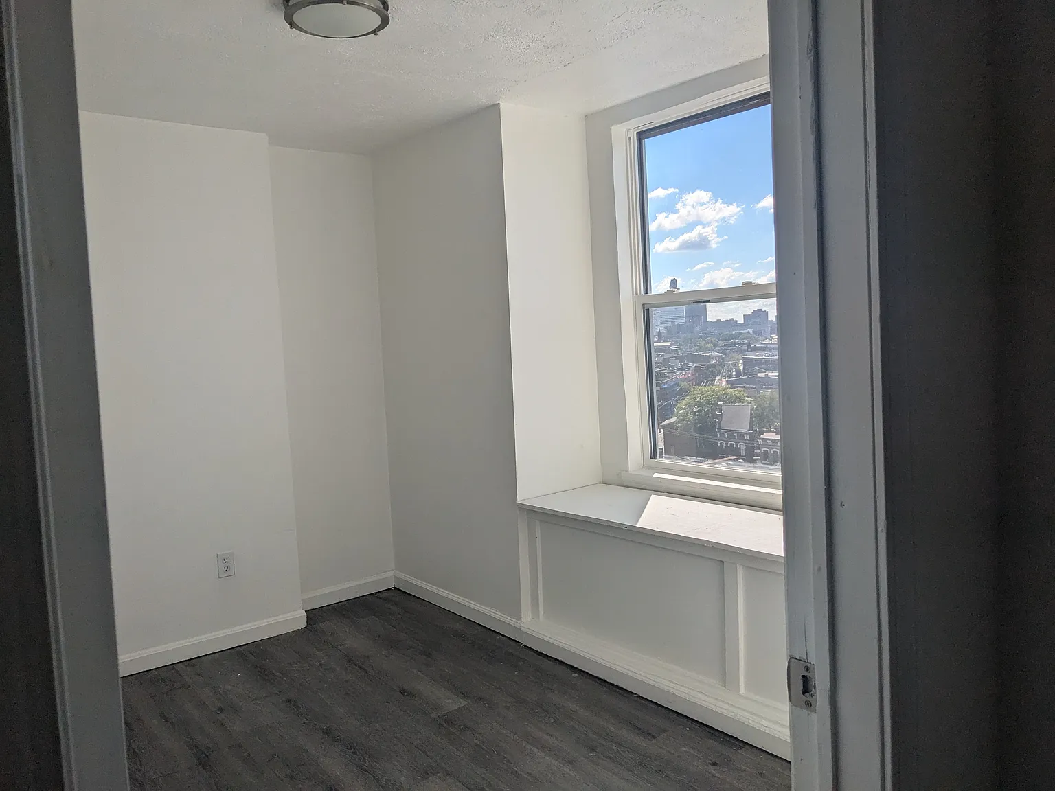 3 bed, 1350 sqft, $1,495 — Photo 2