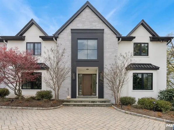 10 Loman Ct, Cresskill, NJ 07626