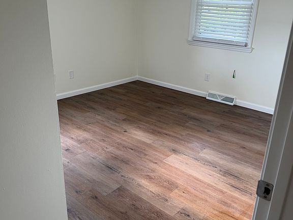 5th image of 304 Miller Dr #B