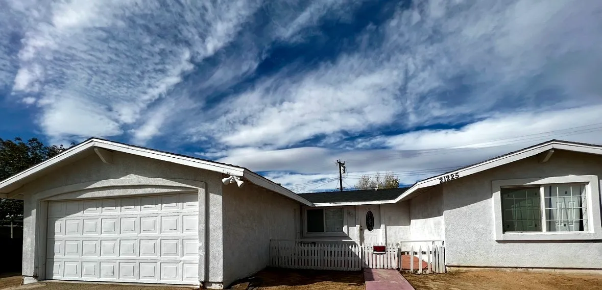 4 bed, $2,050 — Photo 1