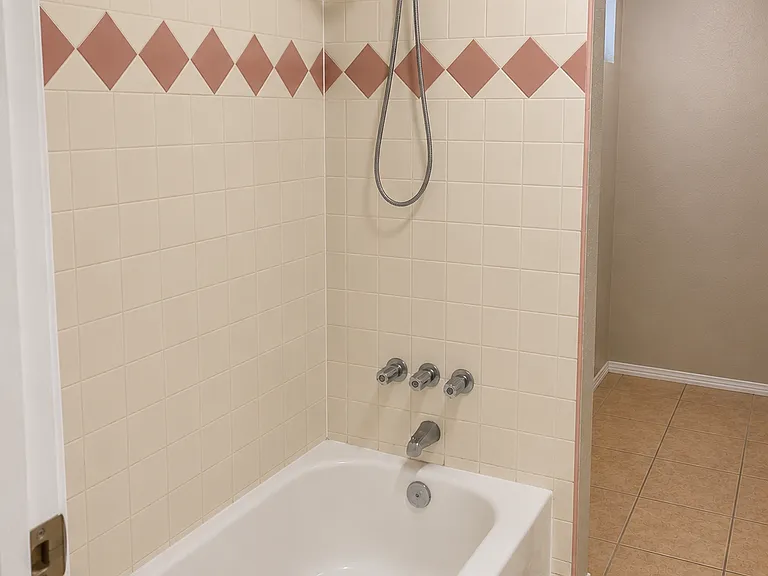 1305 E San Antonio Ave #B — Photo 3