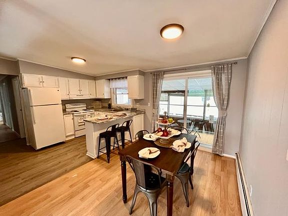 3rd image of 236 Glen Dr
