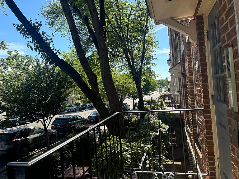 1949 Calvert St NW #B — Photo 18