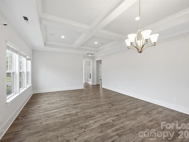 21216 Sanctuary Dr — Photo 6