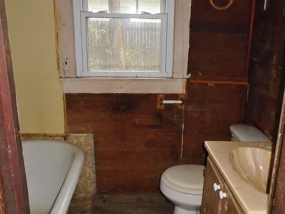 5th image of 180 SE Craig Ave
