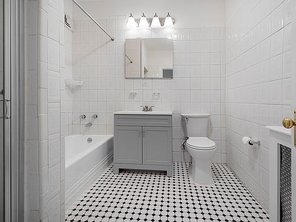 3rd image of 229 W 139th St APT 4