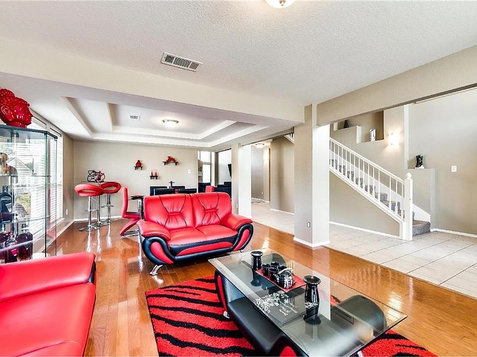 1st image of 100 Briergate Ln