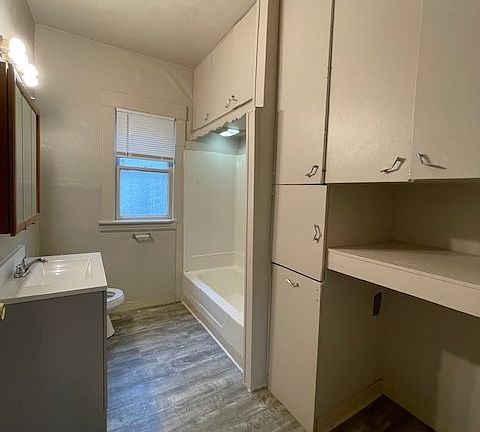 3rd image of 747 W Larch Ave APT A