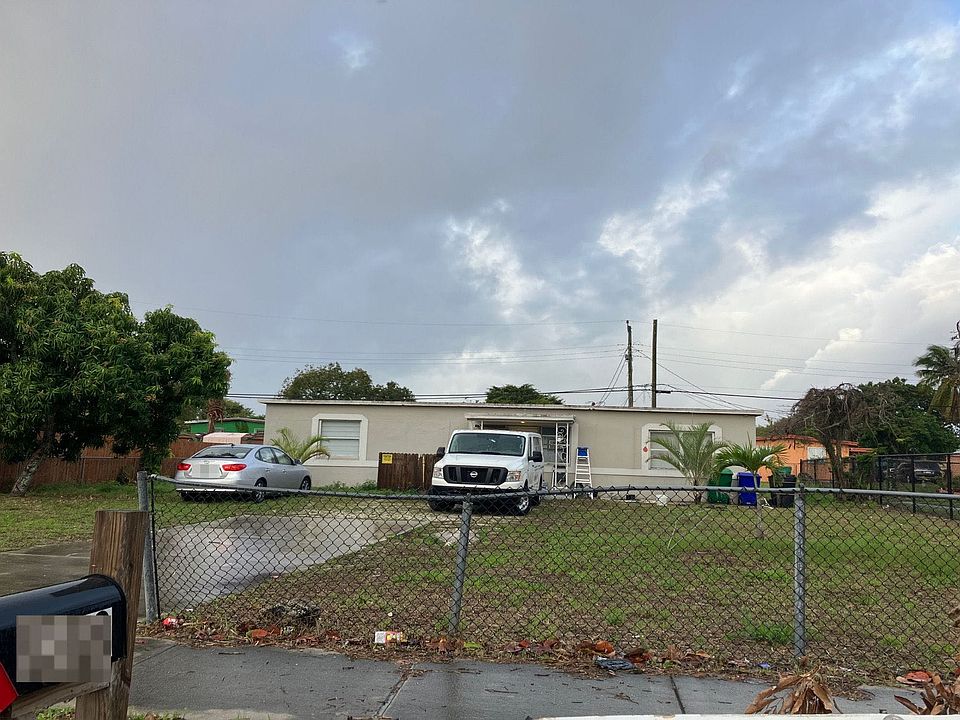 1st image of 303 Nw 28th Way