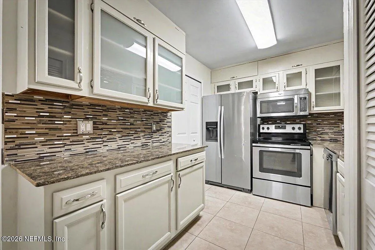 2 bed, 2.0 bath, $2,200 — Photo 2
