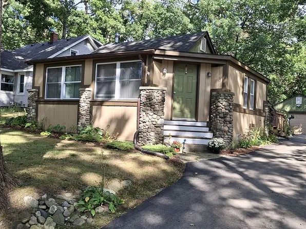 440 Elkinford Dr, White Lake, MI 48383