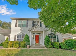 71 Lexington Way N, Milford, CT 06461