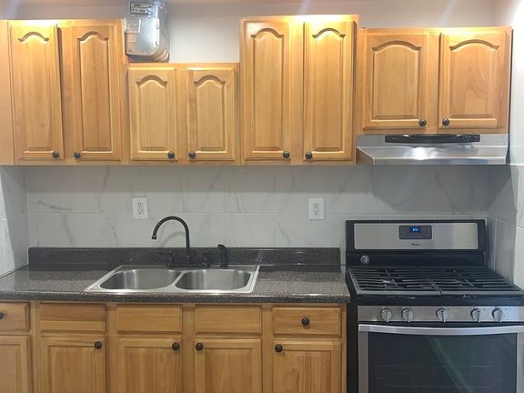 4th image of 375 W 127th St APT 32