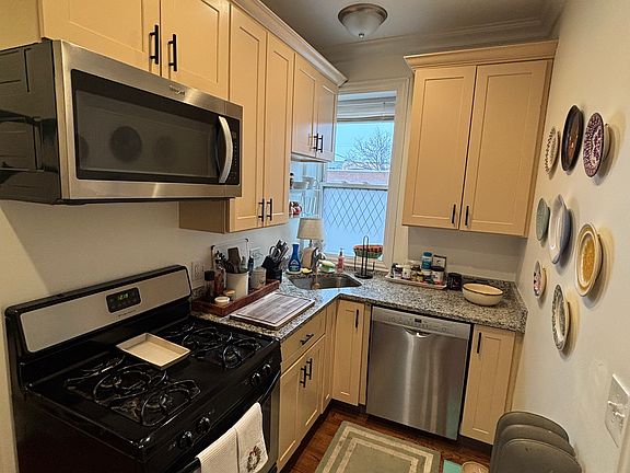4th image of 4816 W Hutchinson St APT 4A
