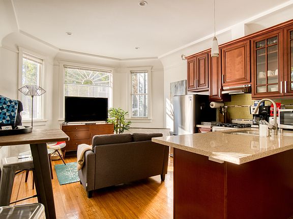 4th image of 188 Jersey St