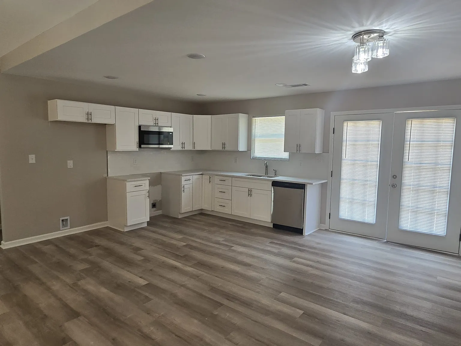 3 bed, 1350 sqft, $1,650 — Photo 3