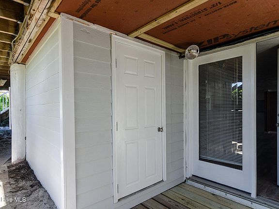 5th image of 129 Lumina Ave S