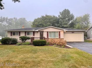 3469 Plains Dr, Waterford, MI 48329