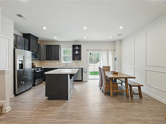3rd image of 3912 Grove Point Dr