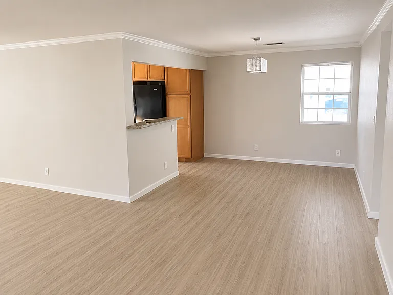 1465 Tamarack Ave — Photo 2