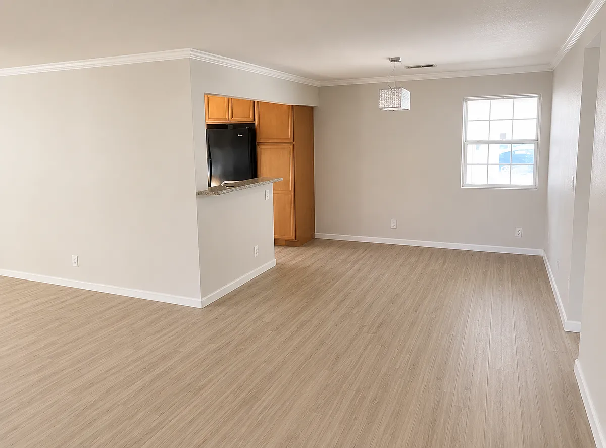 Building Photo - 1465 Tamarack Ave