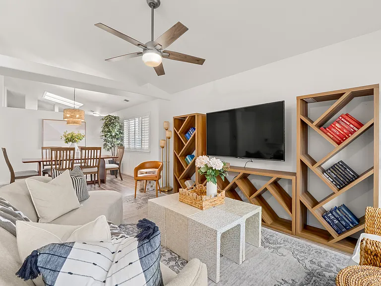 1126 N Purdue Ave — Photo 39