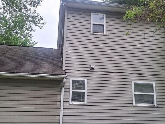 3rd image of 1035 Linn Dr