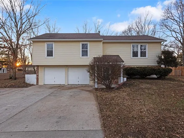 308 17th Ave N, Greenwood, MO 64034