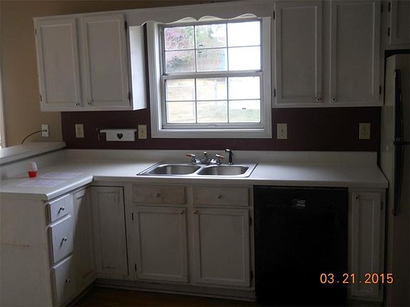 4th image of 628 Brighton Park Pl