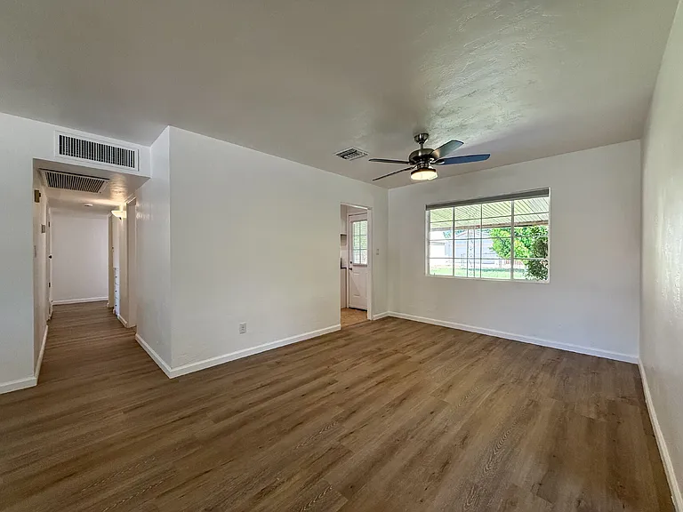 1514 W Rovey Ave — Photo 8