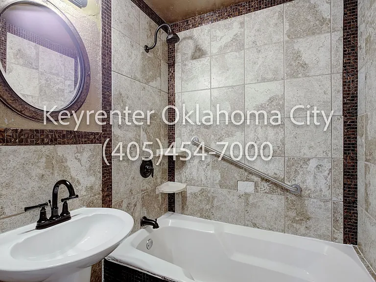 1622 W Britton Rd — Photo 28