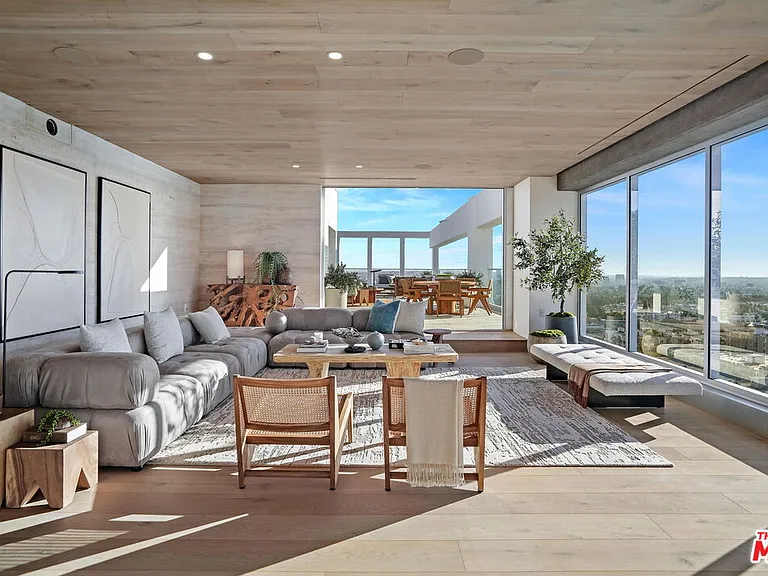 7135 Hollywood Blvd #W — Photo 33