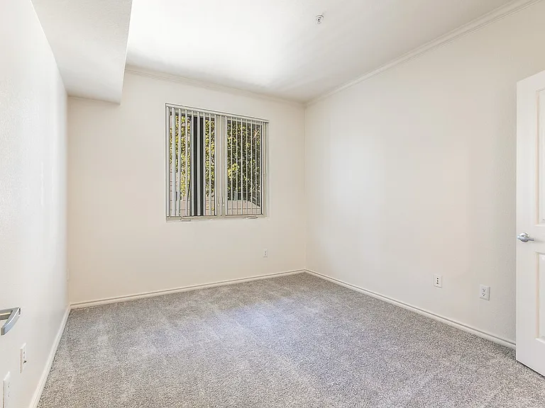 101 San Fernando — Photo 27
