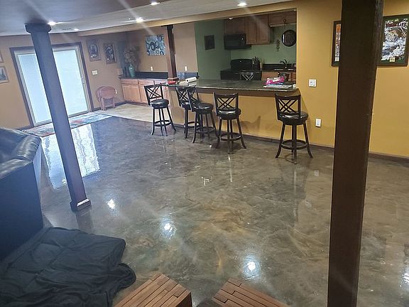 4th image of 3362 Moraine Dr