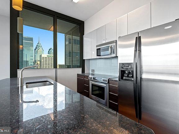 5th image of 2101 Market St Unit 3907