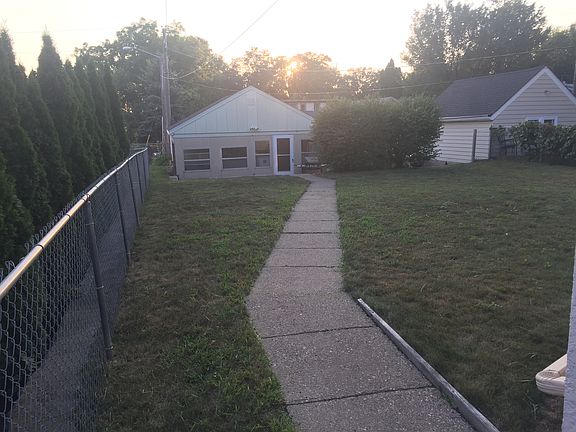 3rd image of 5632 32nd Ave S