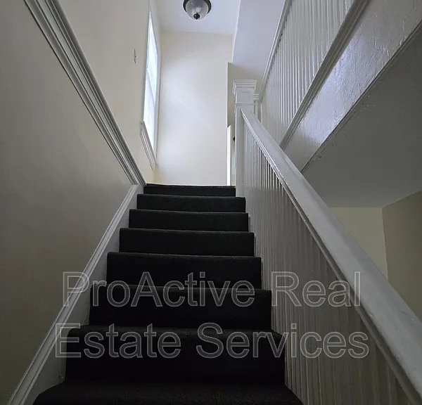 910 Colonial Ave — Photo 3