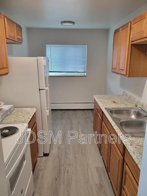 2 bed, 1.0 bath, 925 sqft, $1,150 — Photo 2
