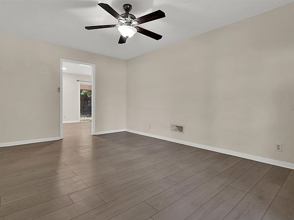 4th image of 2500 W Elm St