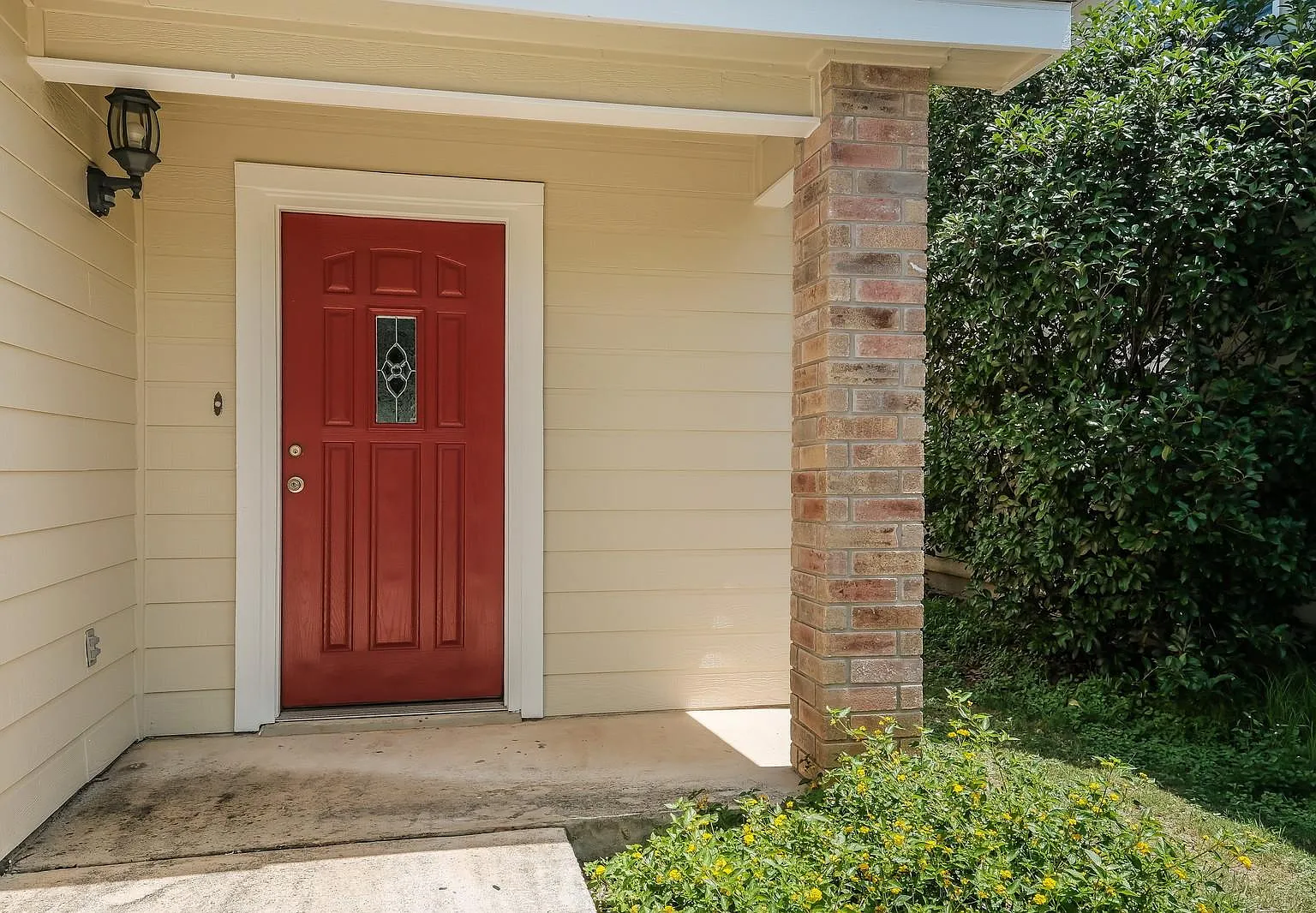 3 bed, 2.5 bath, 1856 sqft, $1,700 — Photo 3