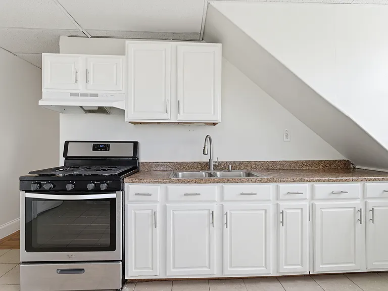 133 Ontario St #3 — Photo 16